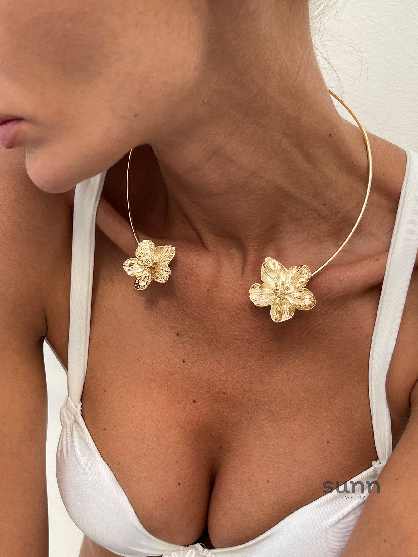 Naevia Bloom Starfish Choker [HMMM2P0U]