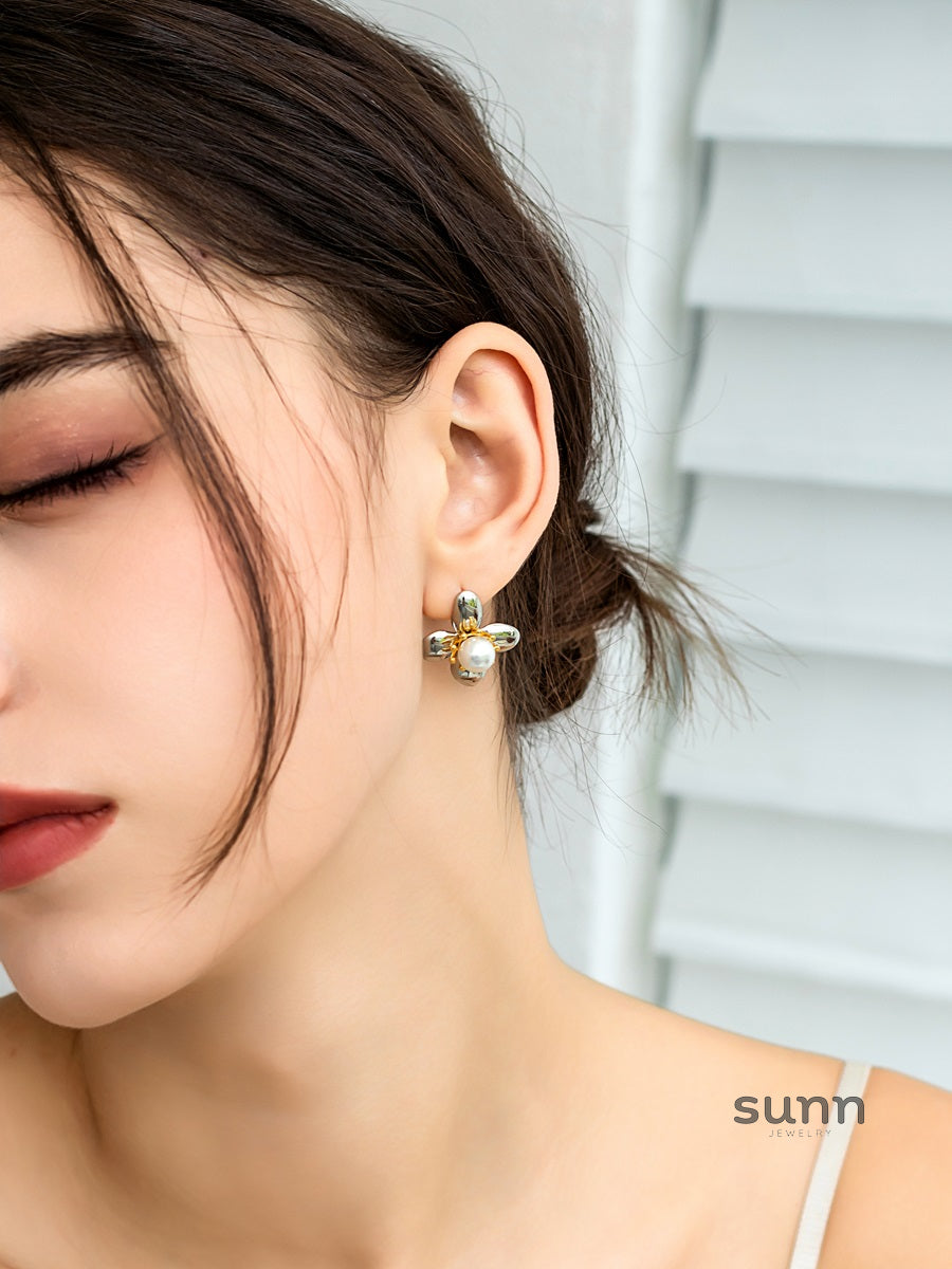 Naina Floral Pearl Drop Earrings [S7N7J21W]