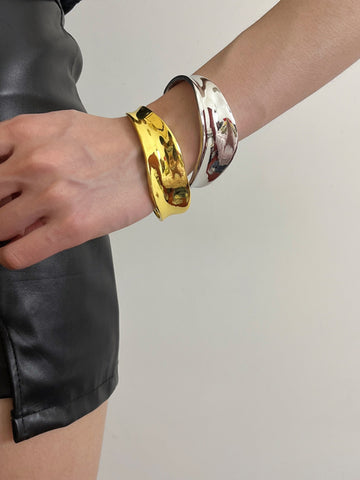 Nainika Asymmetrical Cuff Bracelet [Z1GI4UJA]