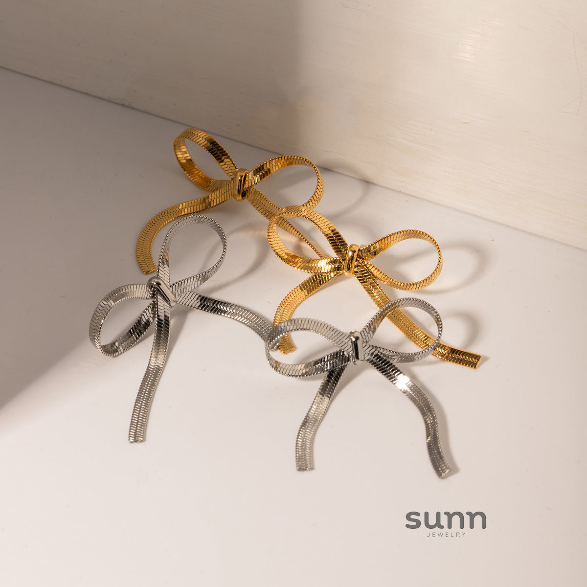 Naisha Dainty Bowknot Hoops [5X1S8LXP]