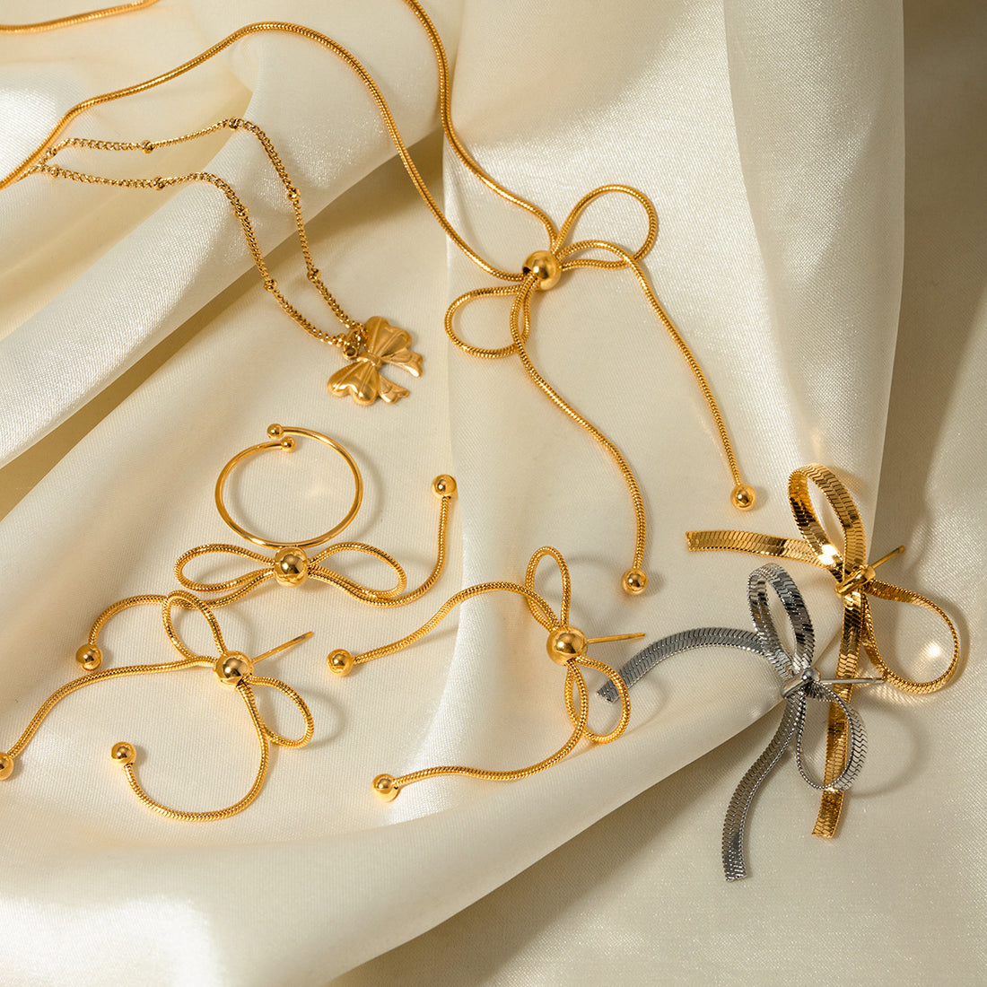 Naisha Dainty Bowknot Hoops [4LZB0HWJ]