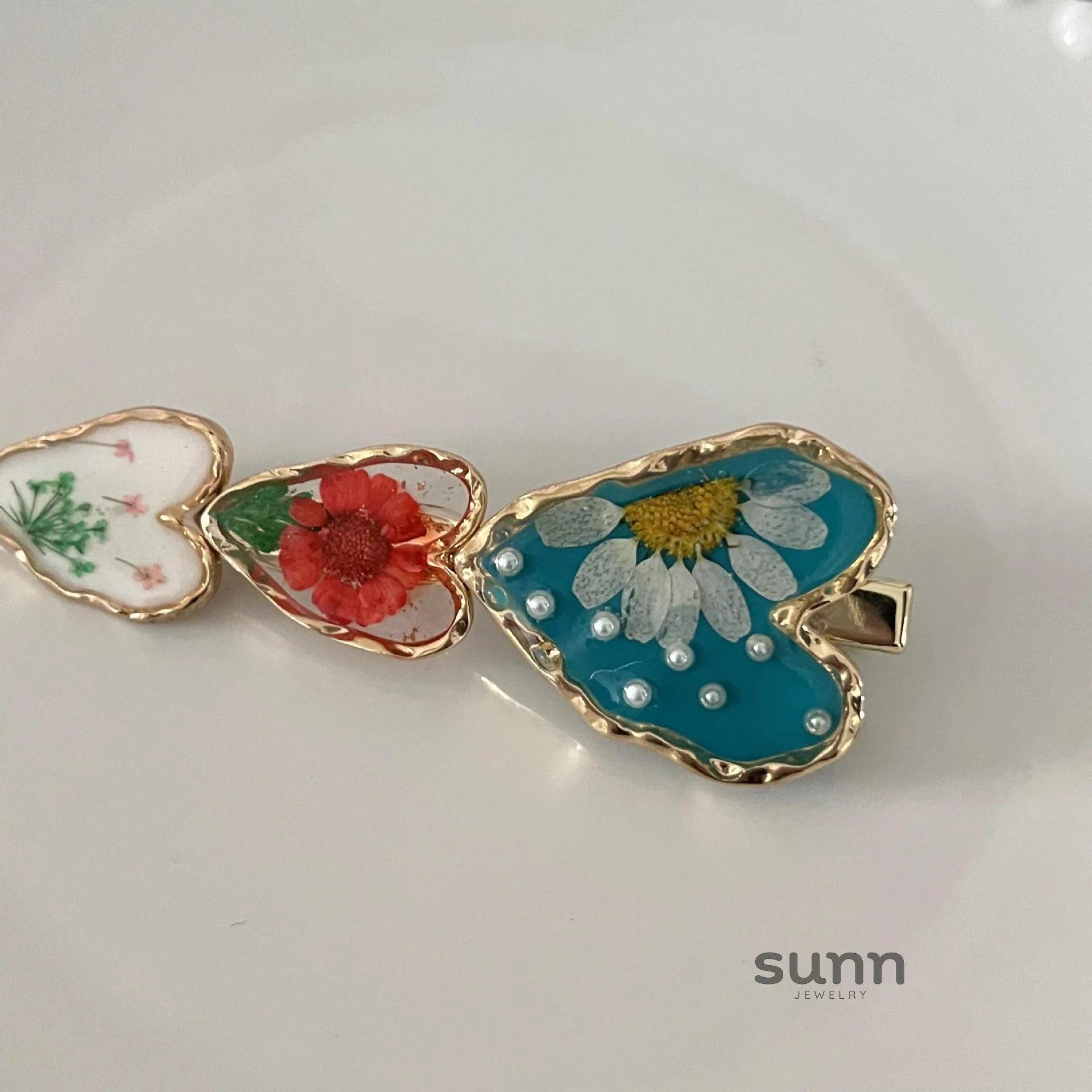 Naisha Enamel Pearl Barrette