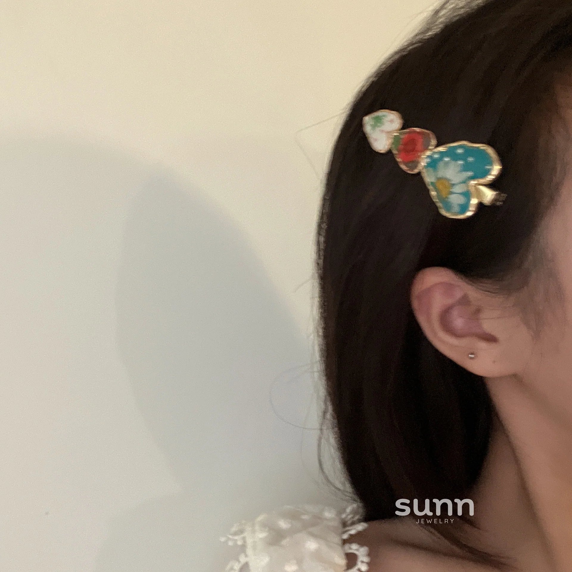 Naisha Enamel Pearl Barrette