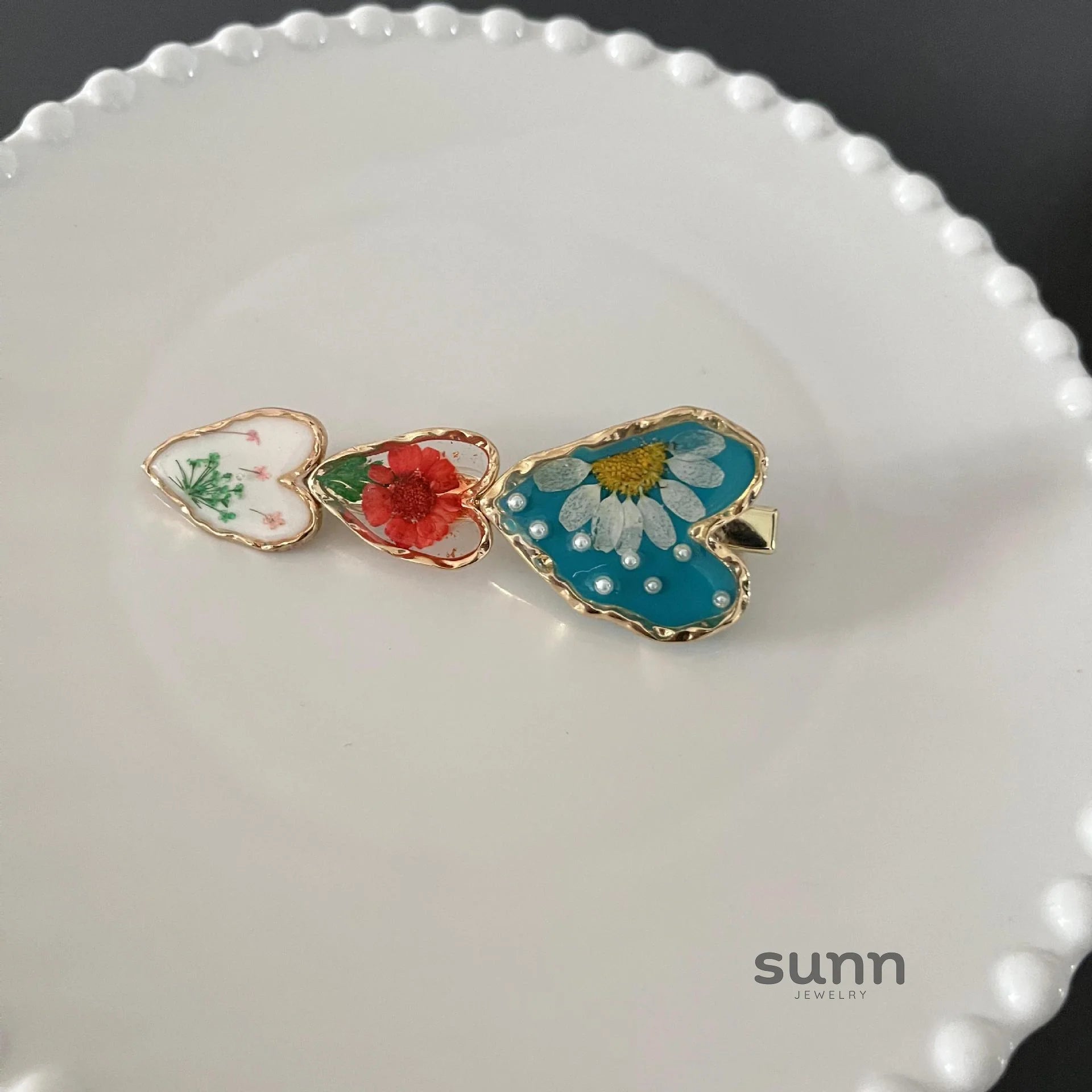 Naisha Enamel Pearl Barrette