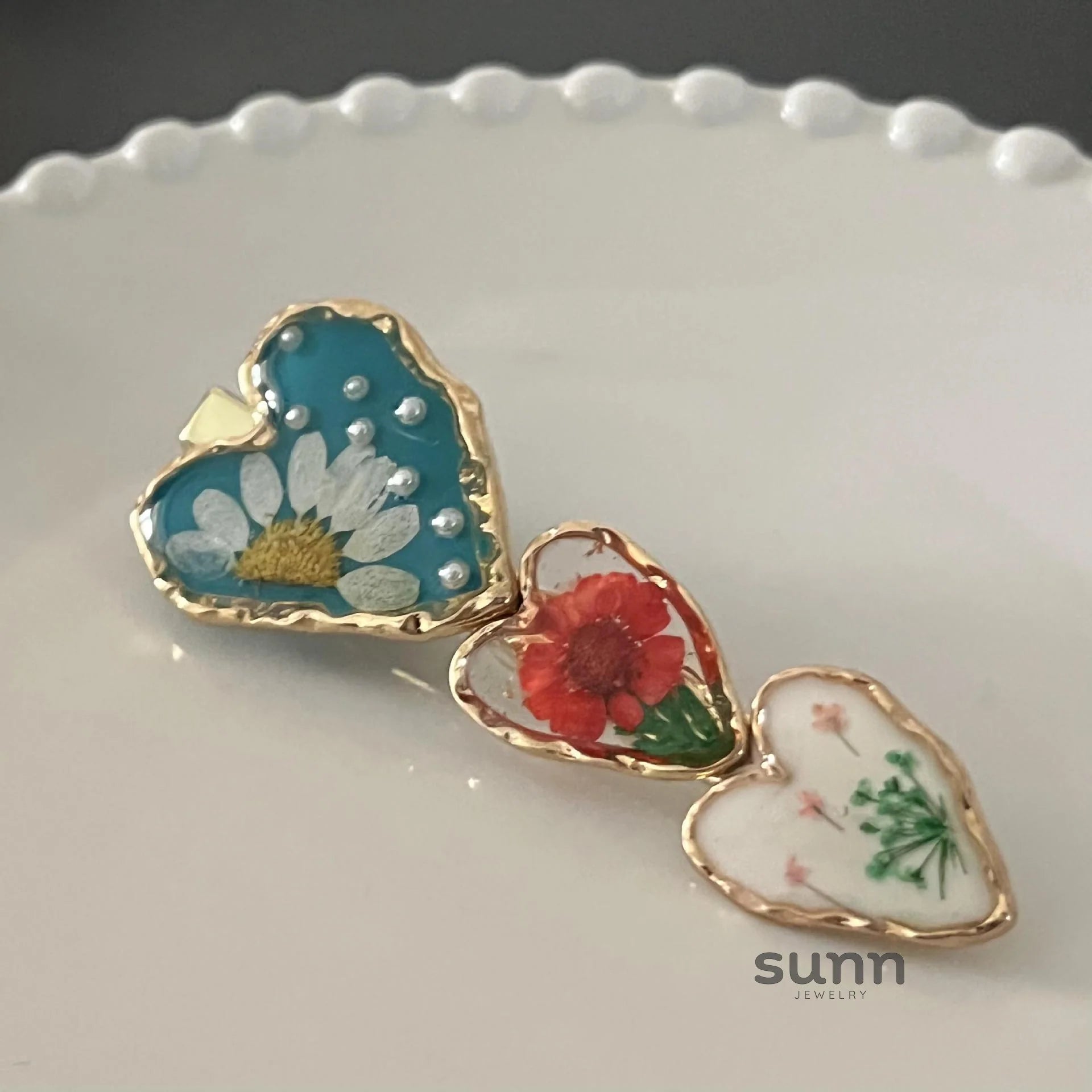 Naisha Enamel Pearl Barrette