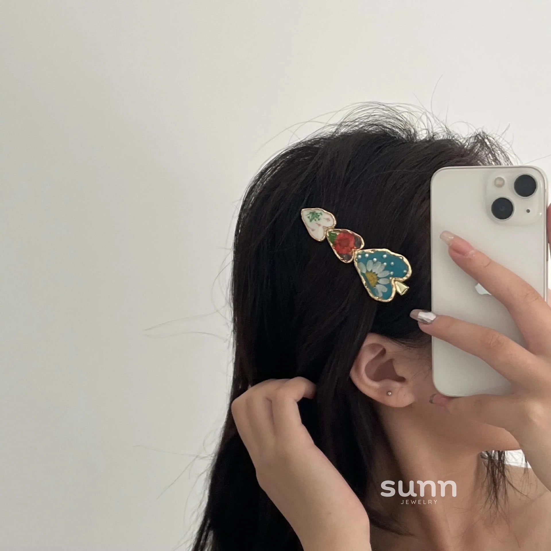 Naisha Enamel Pearl Barrette