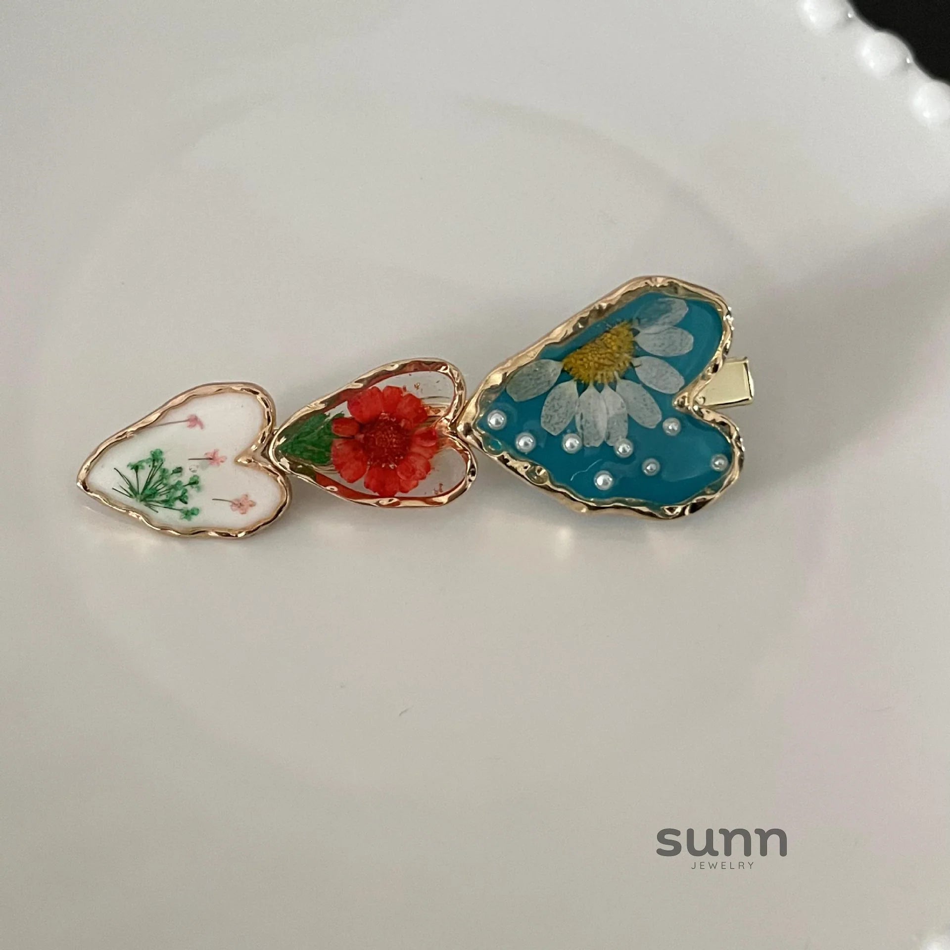 Naisha Enamel Pearl Barrette