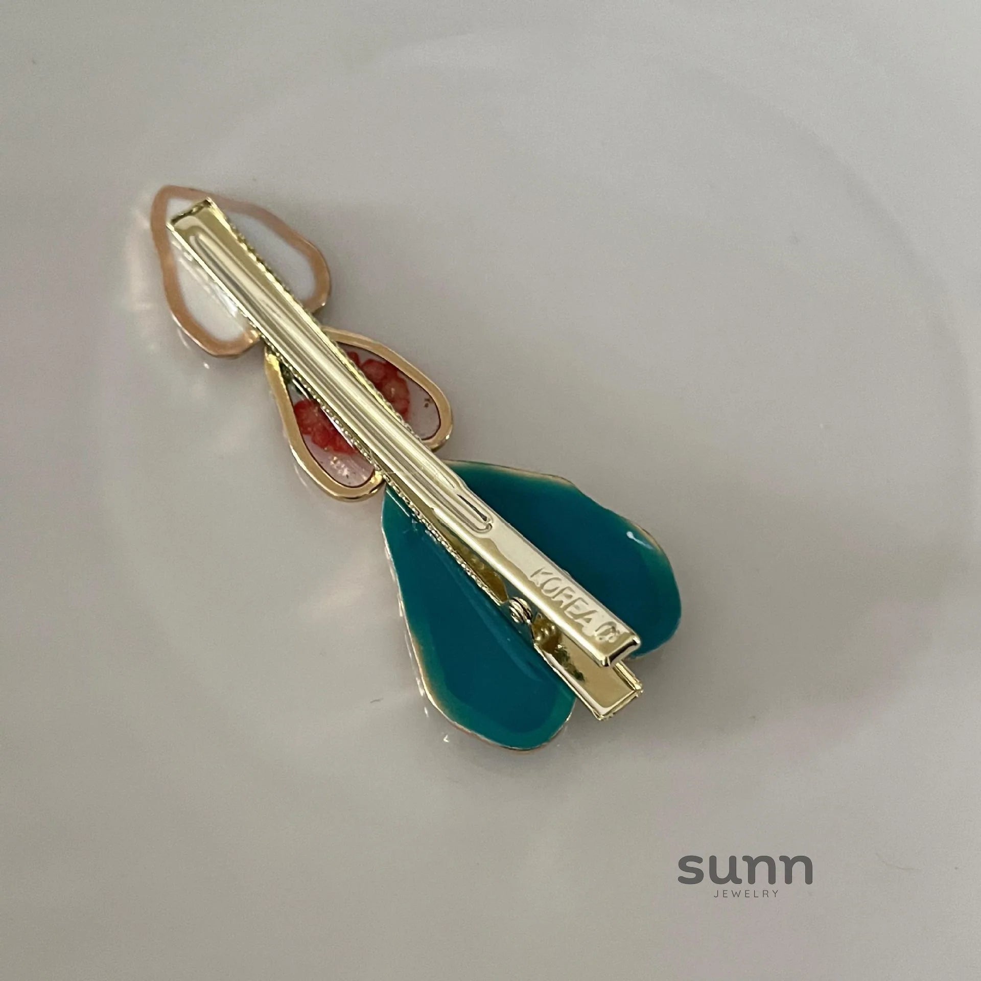 Naisha Enamel Pearl Barrette