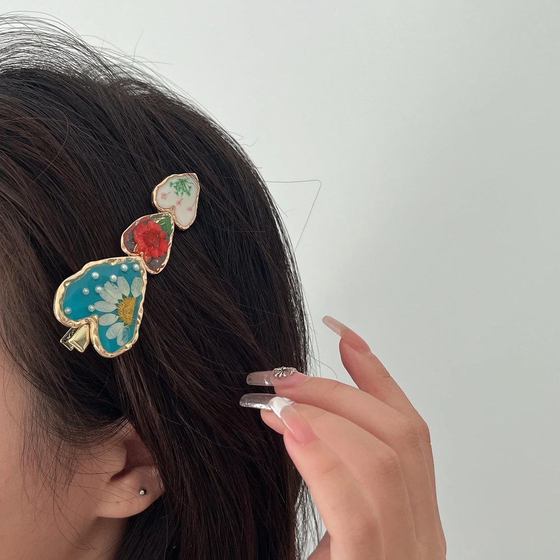 Naisha Enamel Pearl Barrette