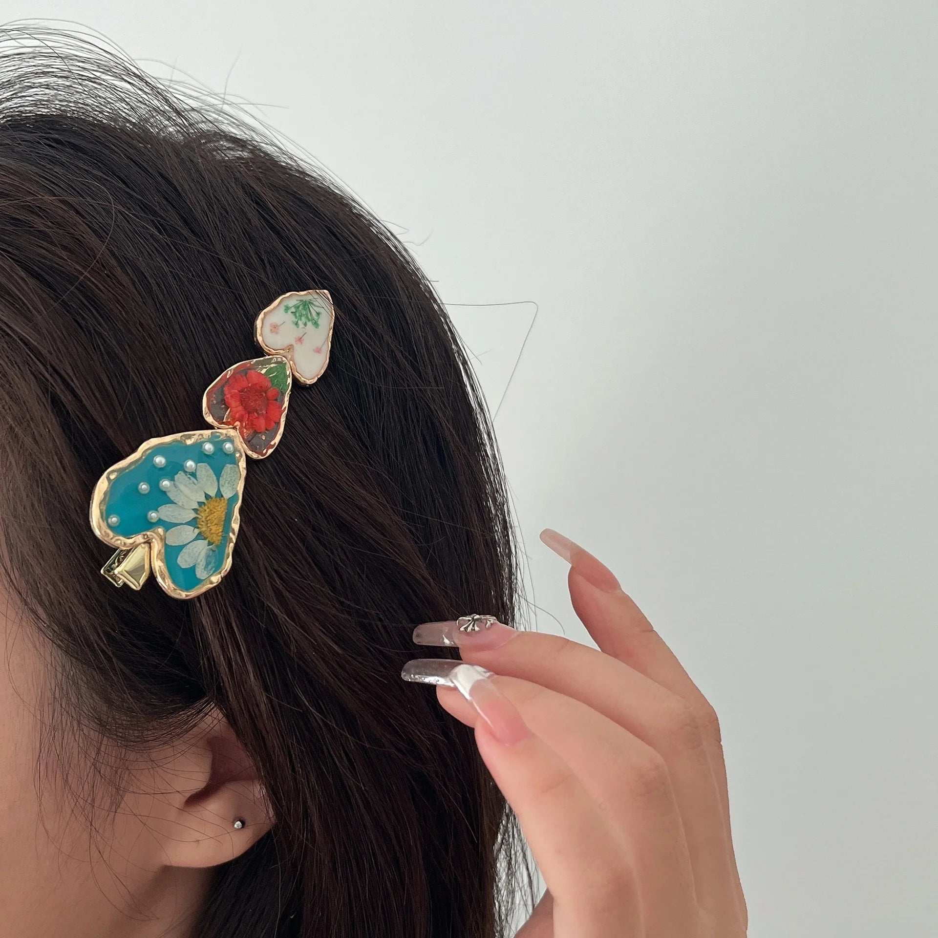 Naisha Enamel Pearl Barrette