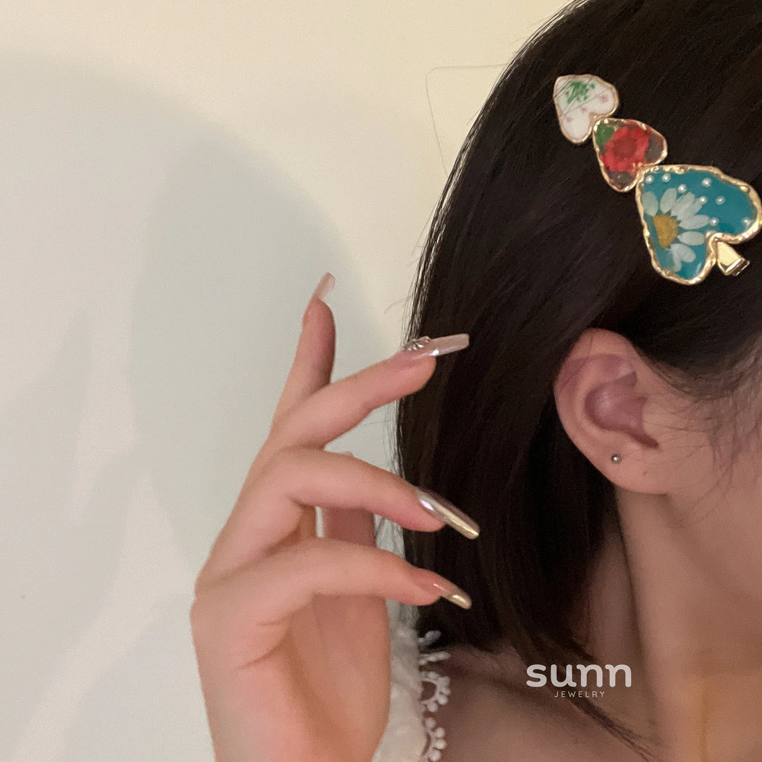 Naisha Enamel Pearl Barrette