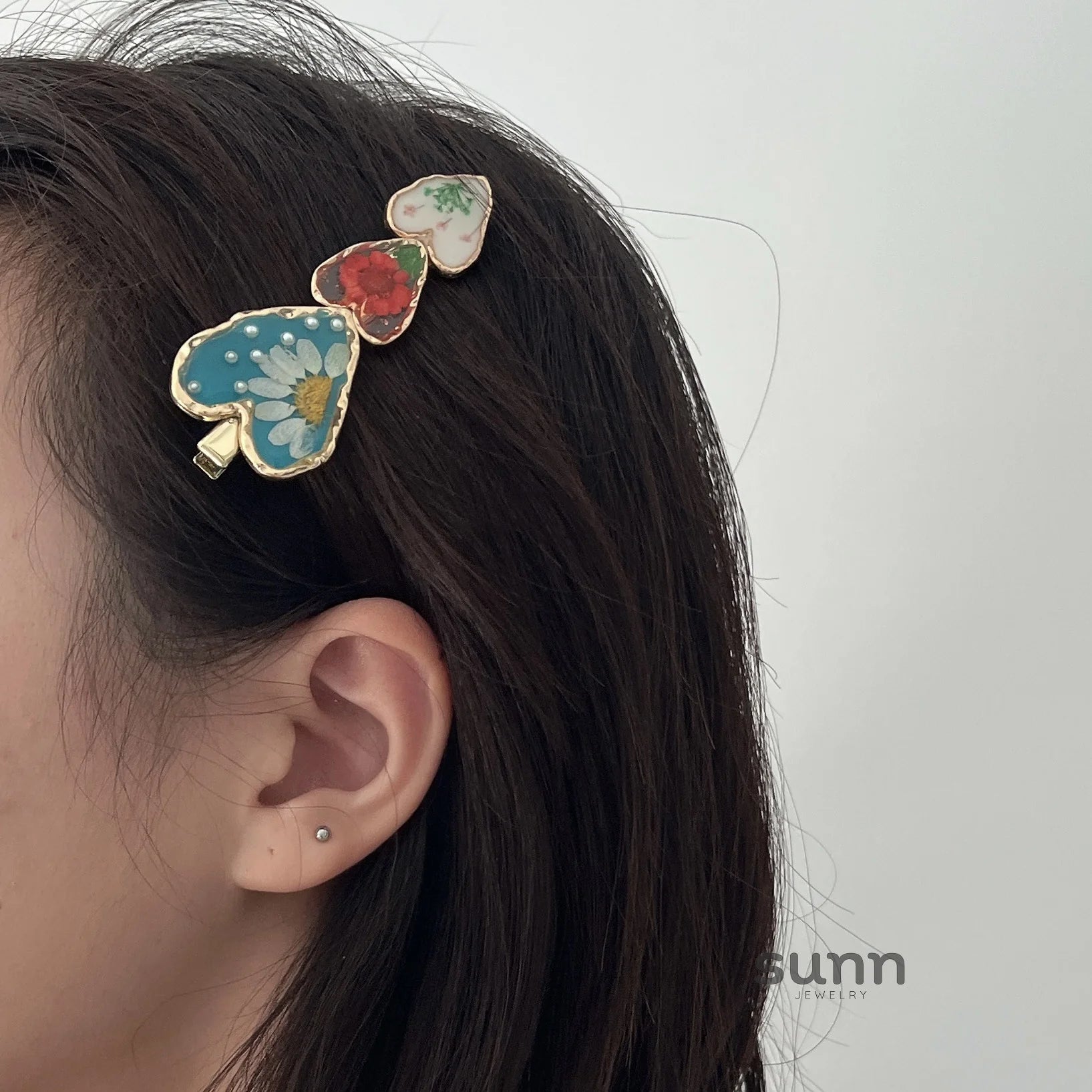 Naisha Enamel Pearl Barrette