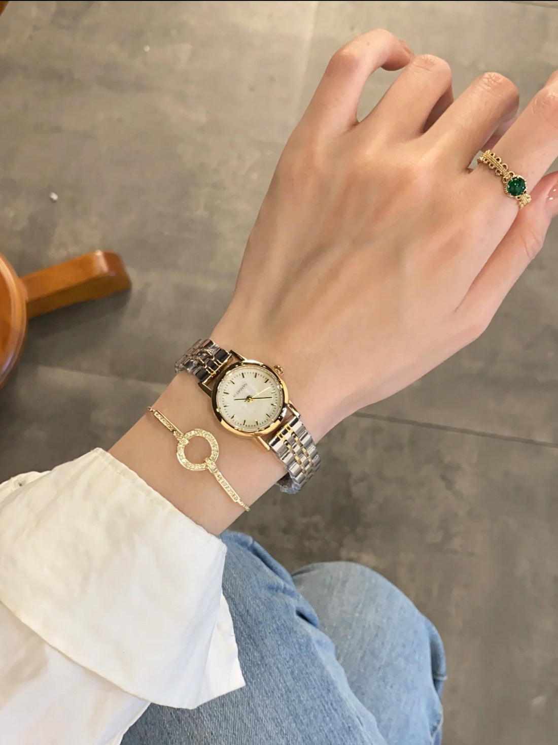Nakiyah Minimalist Round Watch [61COHAGV]