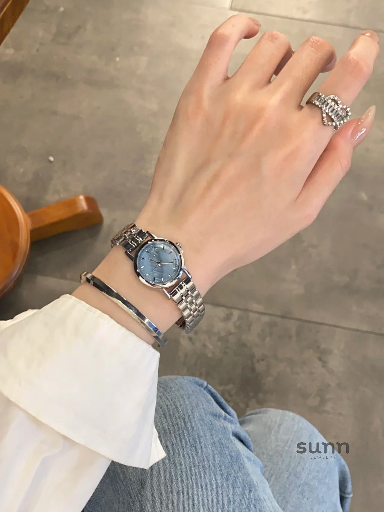 Nakiyah Minimalist Round Watch [6V75SYR6]