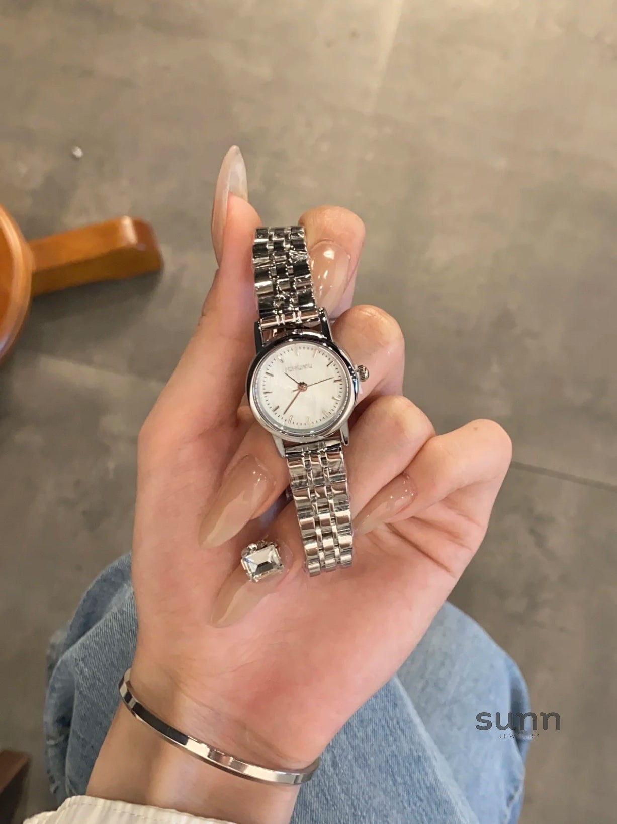 Nakiyah Minimalist Round Watch [SO6COL2E]