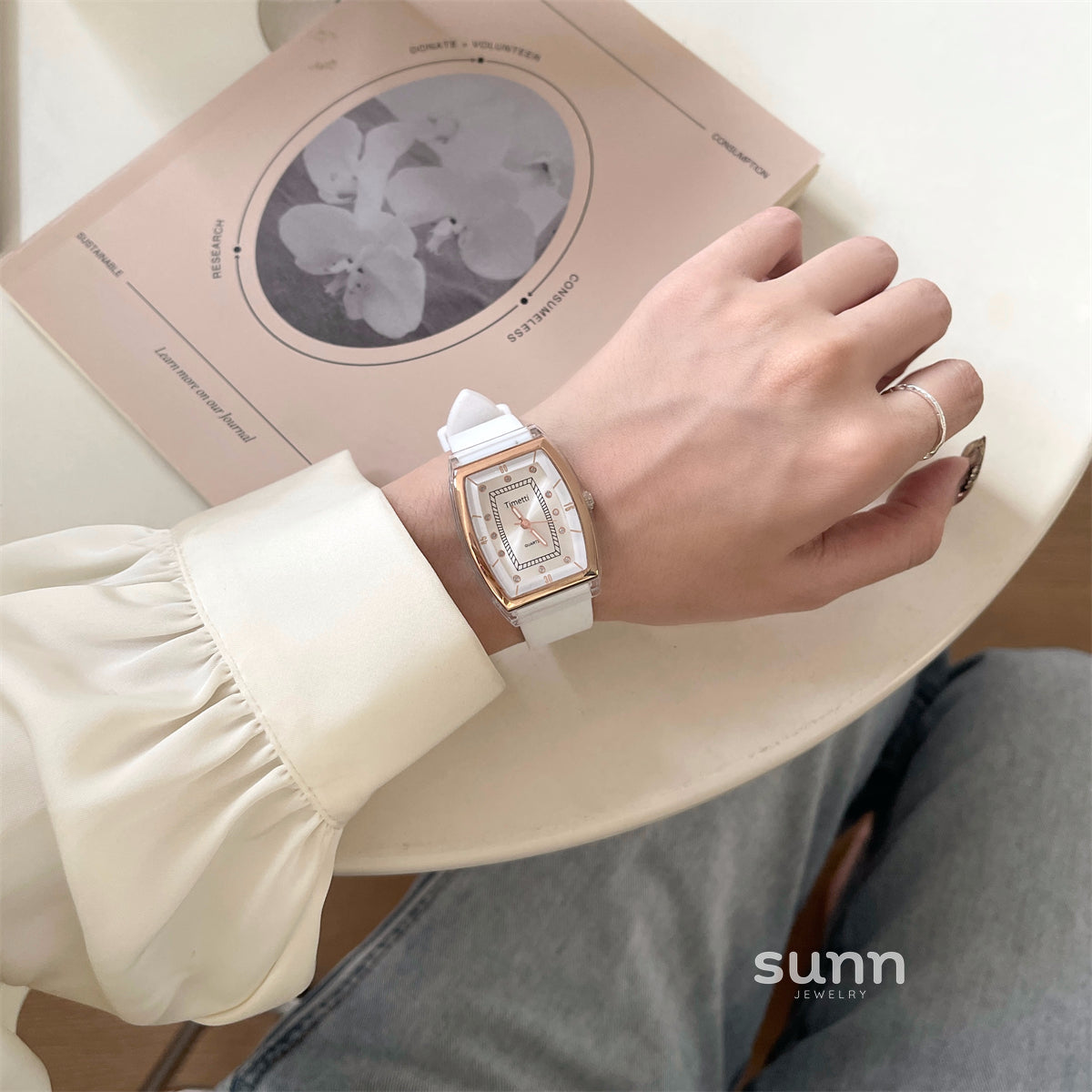 Nalaya Modern Barrel Watch [LF3I8OJC]