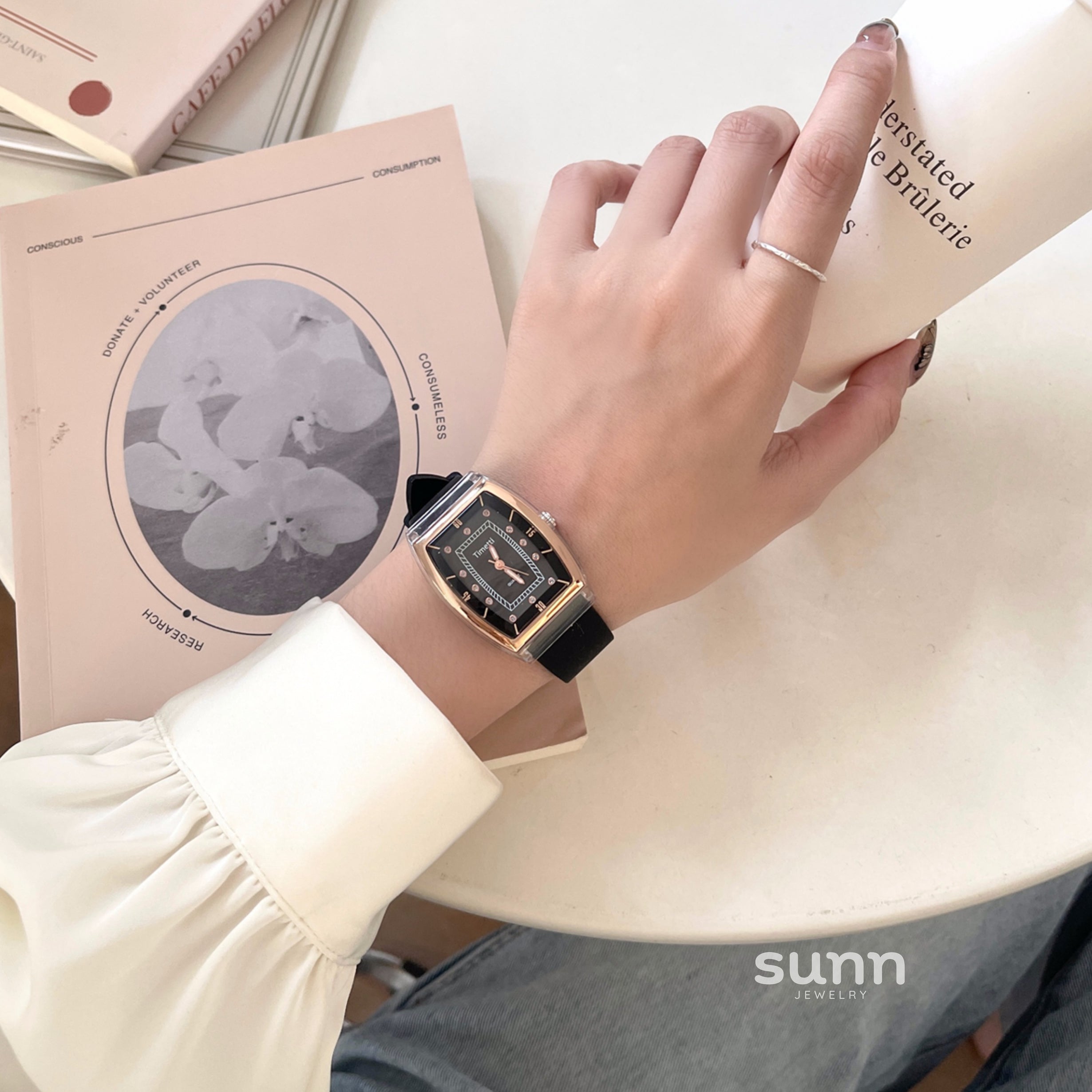 Nalaya Modern Barrel Watch [BRQQJ0Q0]