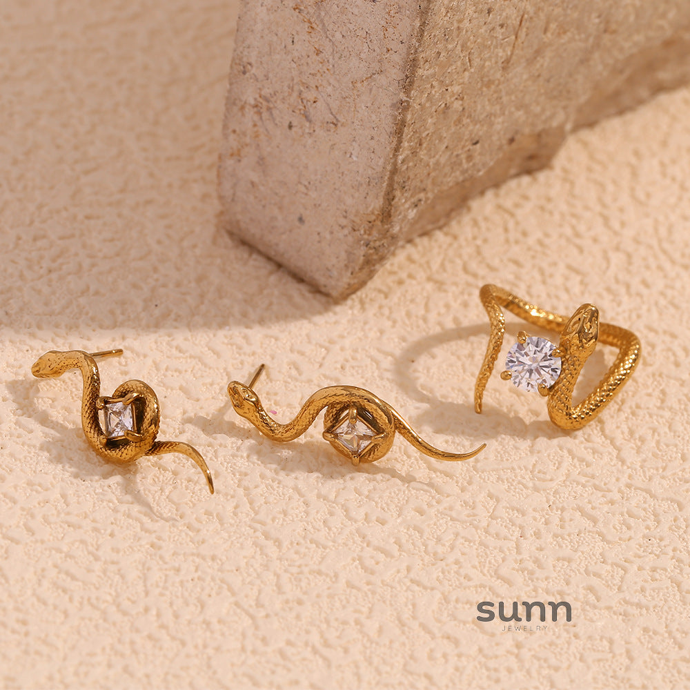 Natania Gold Serpent Zircon Earrings [LL4DK9UP]