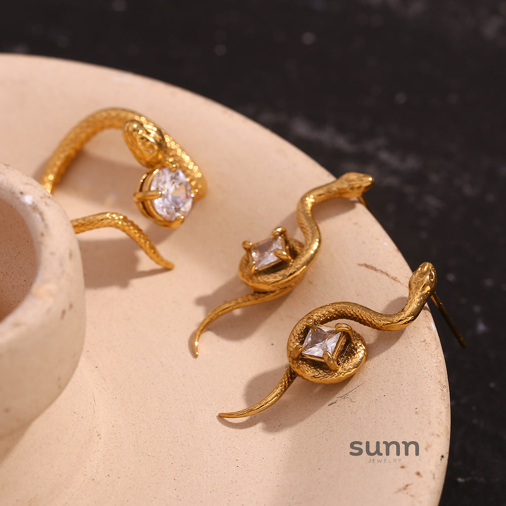 Natania Gold Serpent Zircon Earrings [MTTIVWZ7]
