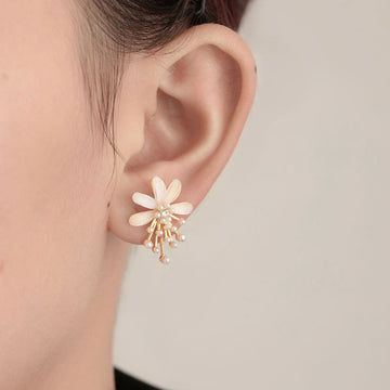 Navaeh Floral Pearl Tassel Earrings [GGL1EN1A]