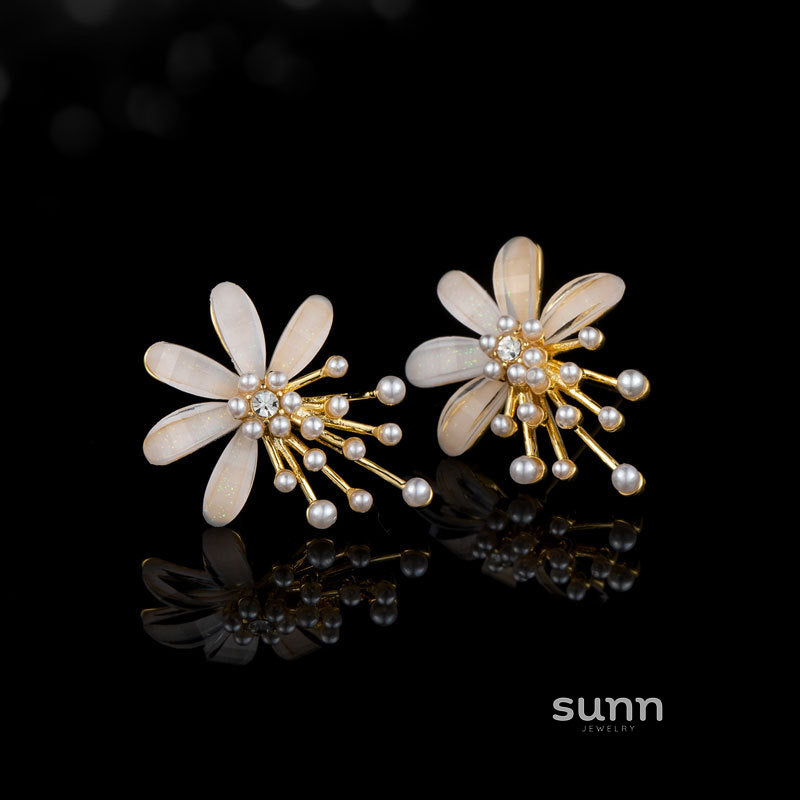 Navaeh Floral Pearl Tassel Earrings [GGL1EN1A]