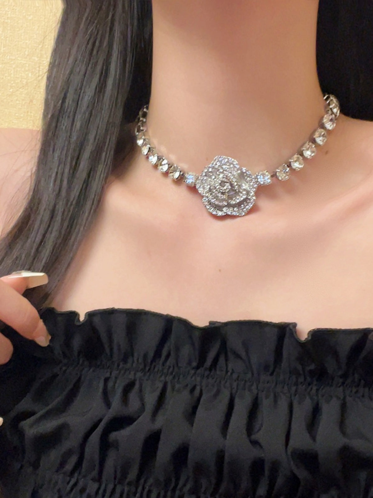 Nawal Diamond Rose Choker Necklace [T1LNGU7F]