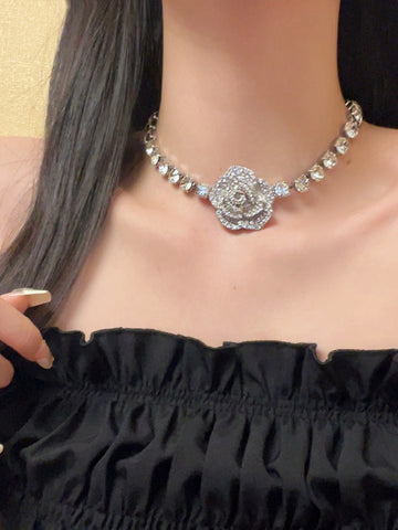 Nawal Diamond Rose Choker Necklace [T1LNGU7F]