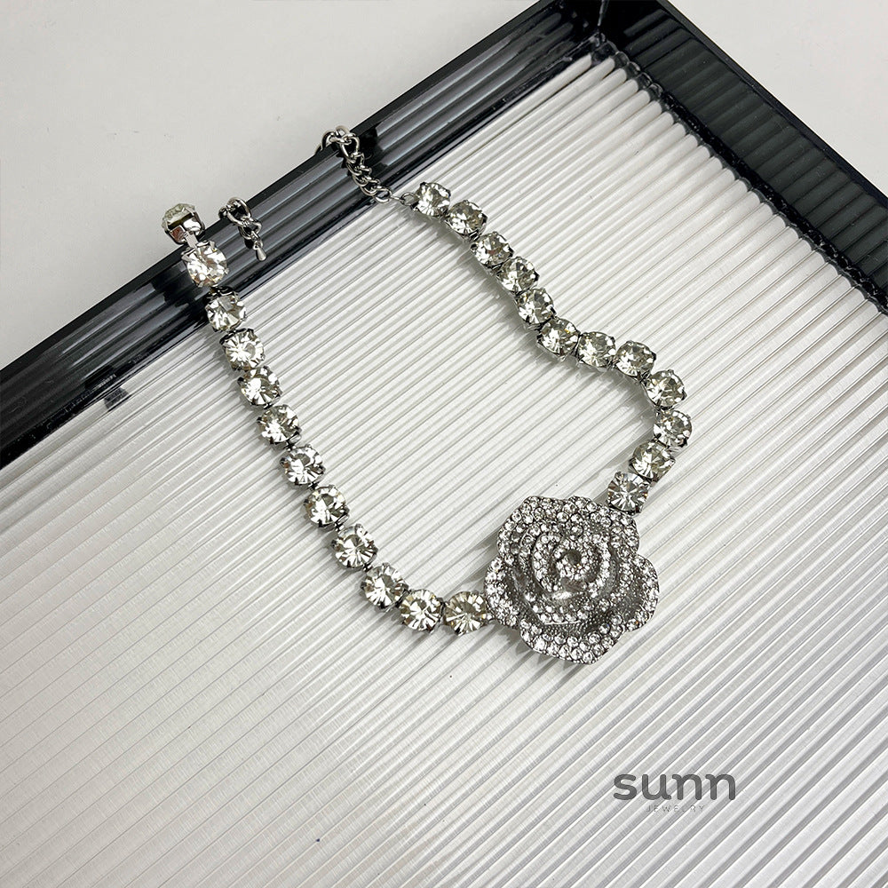 Nawal Diamond Rose Choker Necklace [V51RIEPM]