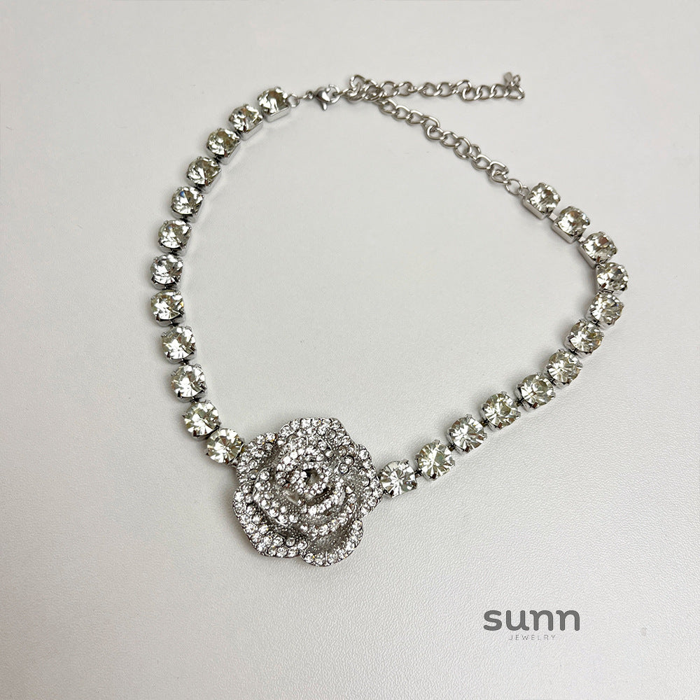 Nawal Diamond Rose Choker Necklace [PTJMY0JC]