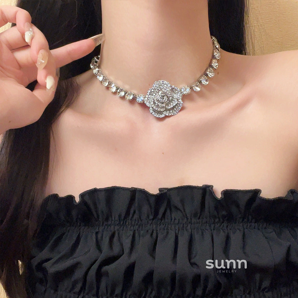 Nawal Diamond Rose Choker Necklace [J0QI50V6]