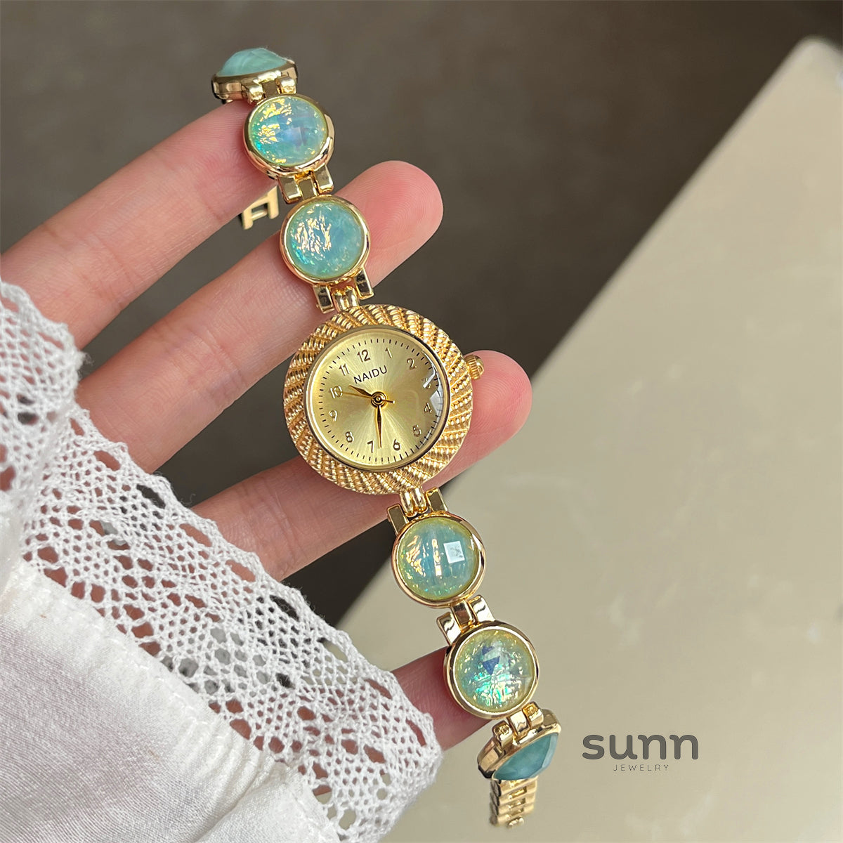 Nayeli Peacock Cat-Eye Watch [DQ1RMYTP]