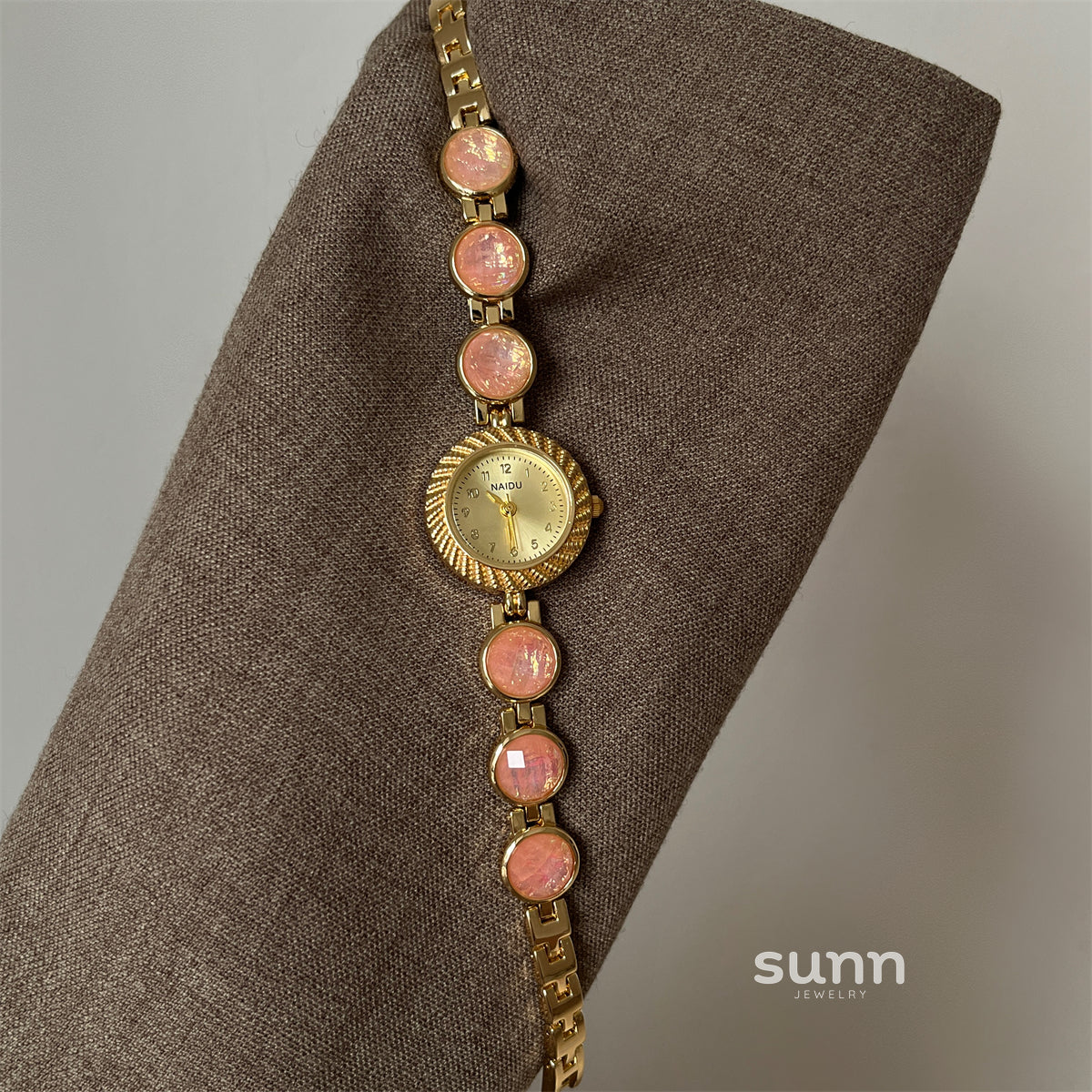 Nayeli Peacock Cat-Eye Watch [A3J3R1ET]