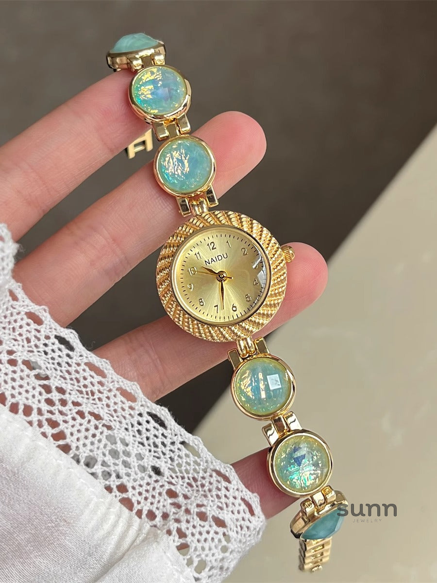 Nayeli Peacock Cat-Eye Watch [AVX2Z9DM]