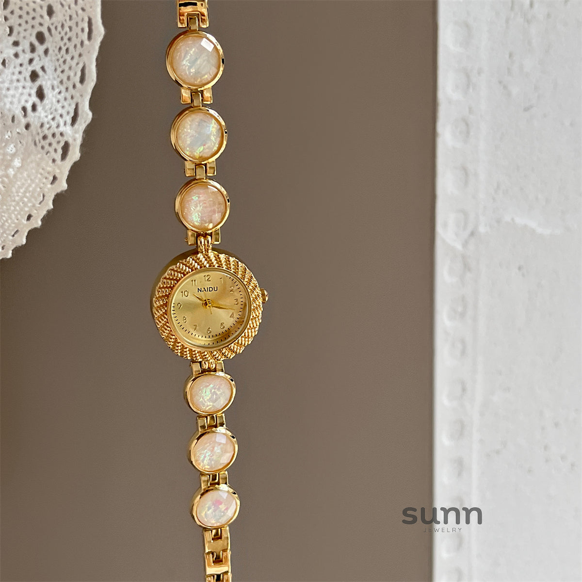 Nayeli Peacock Cat-Eye Watch [1J62CE6S]