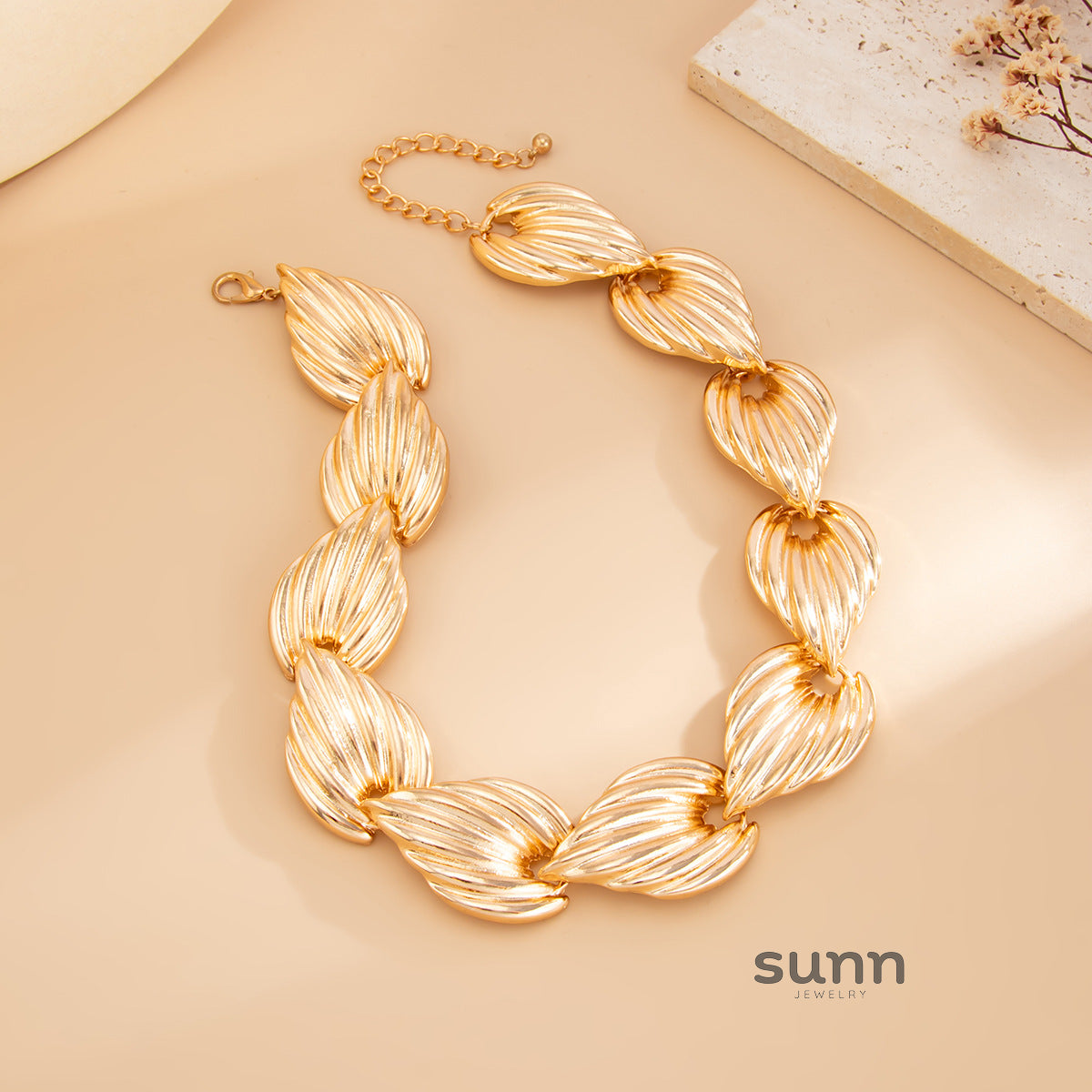 Nayely Fan Shell Necklace [SIYQO3TV]