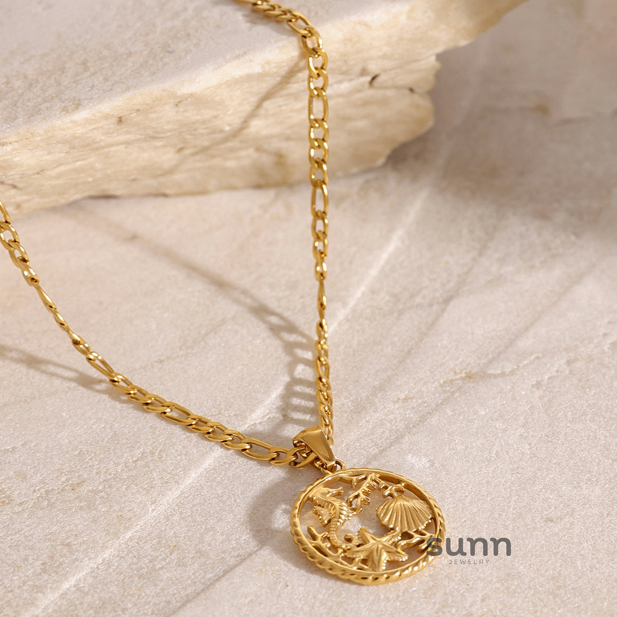 Nayely Golden Shell Pendant Necklace [735ZDI4P]
