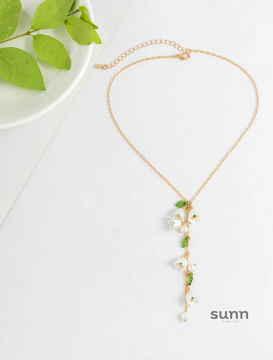 Naylah Floral Pearl Earring Set