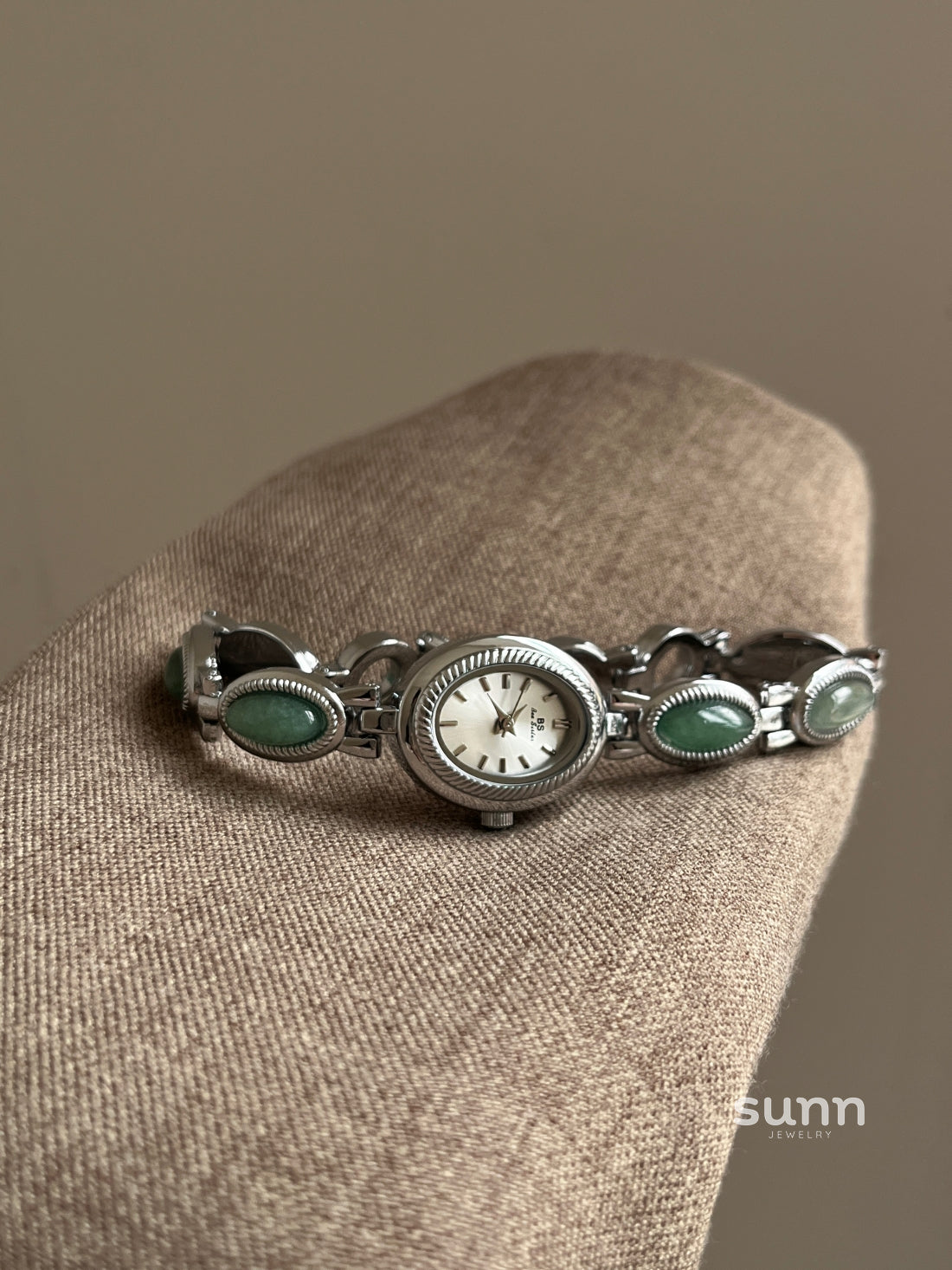 Nayomi Oval Jade Watch [GSRYNI4T]