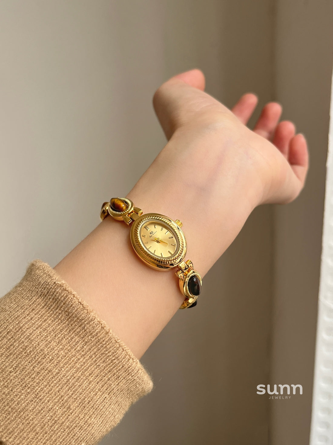 Nayomi Oval Jade Watch [SAX3FDB8]