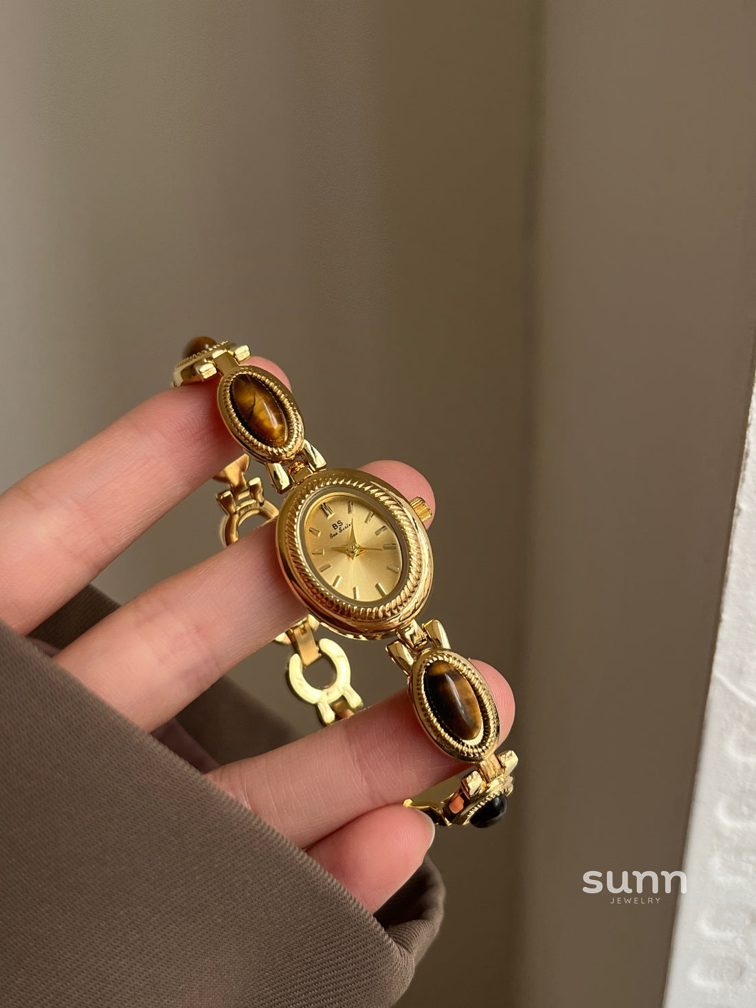 Nayomi Oval Jade Watch [FHWVJC7K]