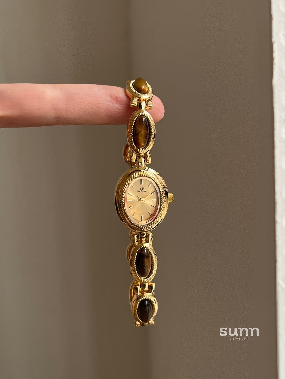 Nayomi Oval Jade Watch [DOKHZ6B1]
