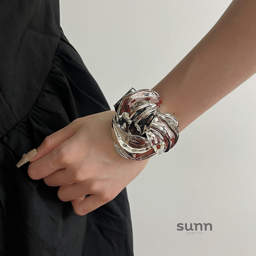 Neema Floral Cut-Out Cuff Bracelet [X325J20D]