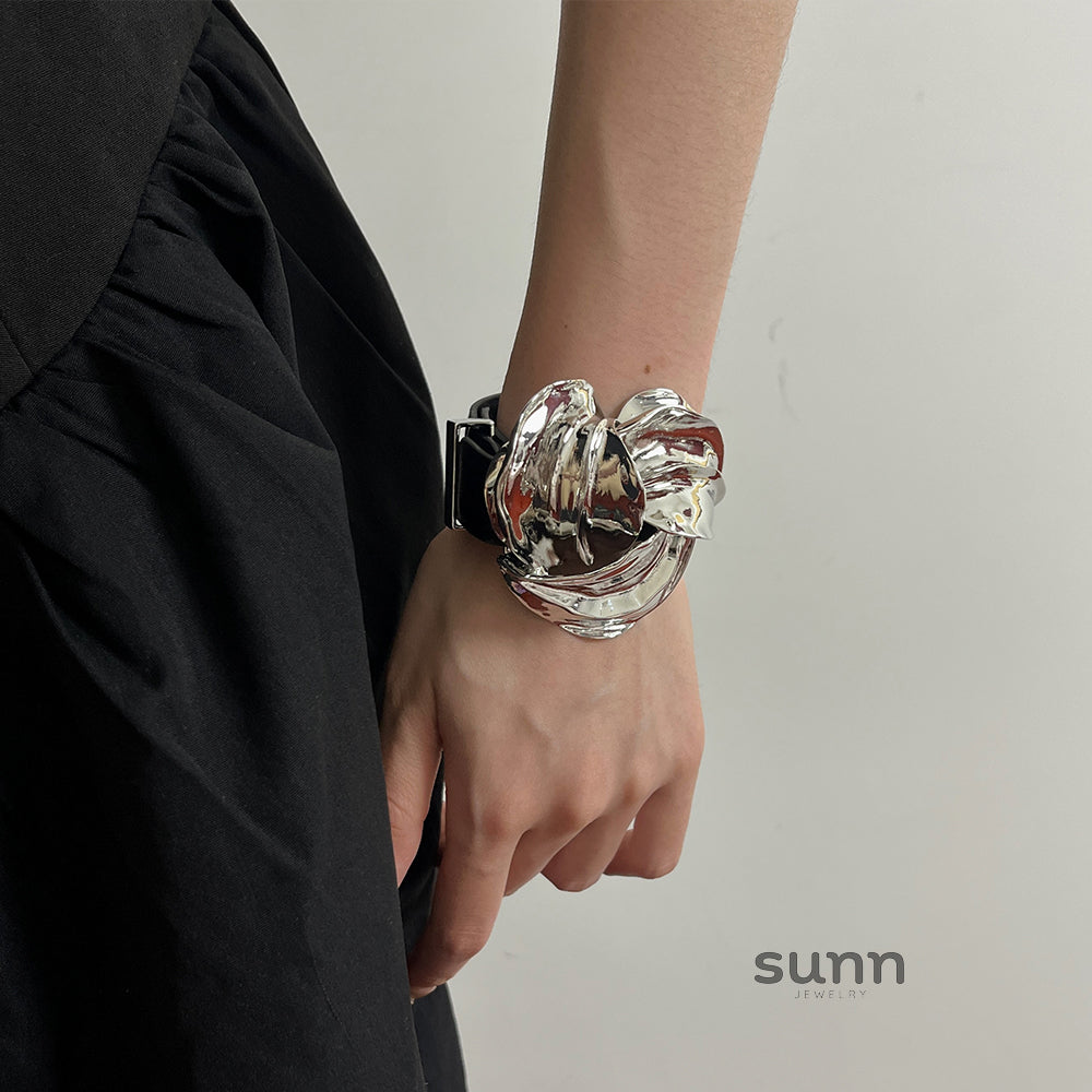 Neema Floral Cut-Out Cuff Bracelet [XVX61VN5]