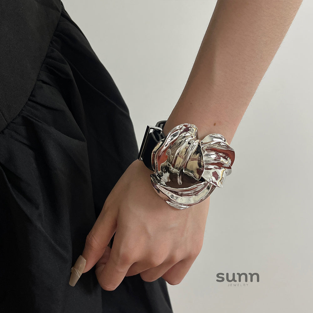 Neema Floral Cut-Out Cuff Bracelet [W21YYFII]