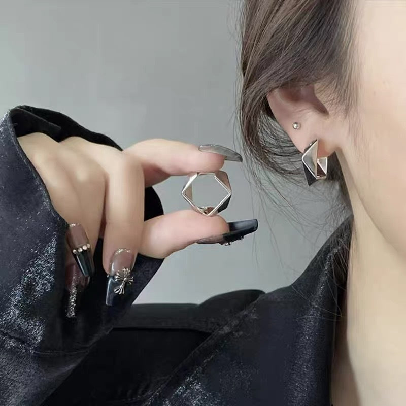 Neena Asymmetric Square Earrings [0XY0U95R]