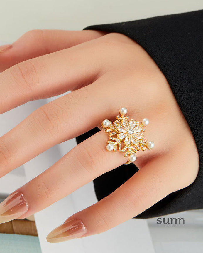 Nella Rotatable Snowflake Open Ring [A3VRGG39]