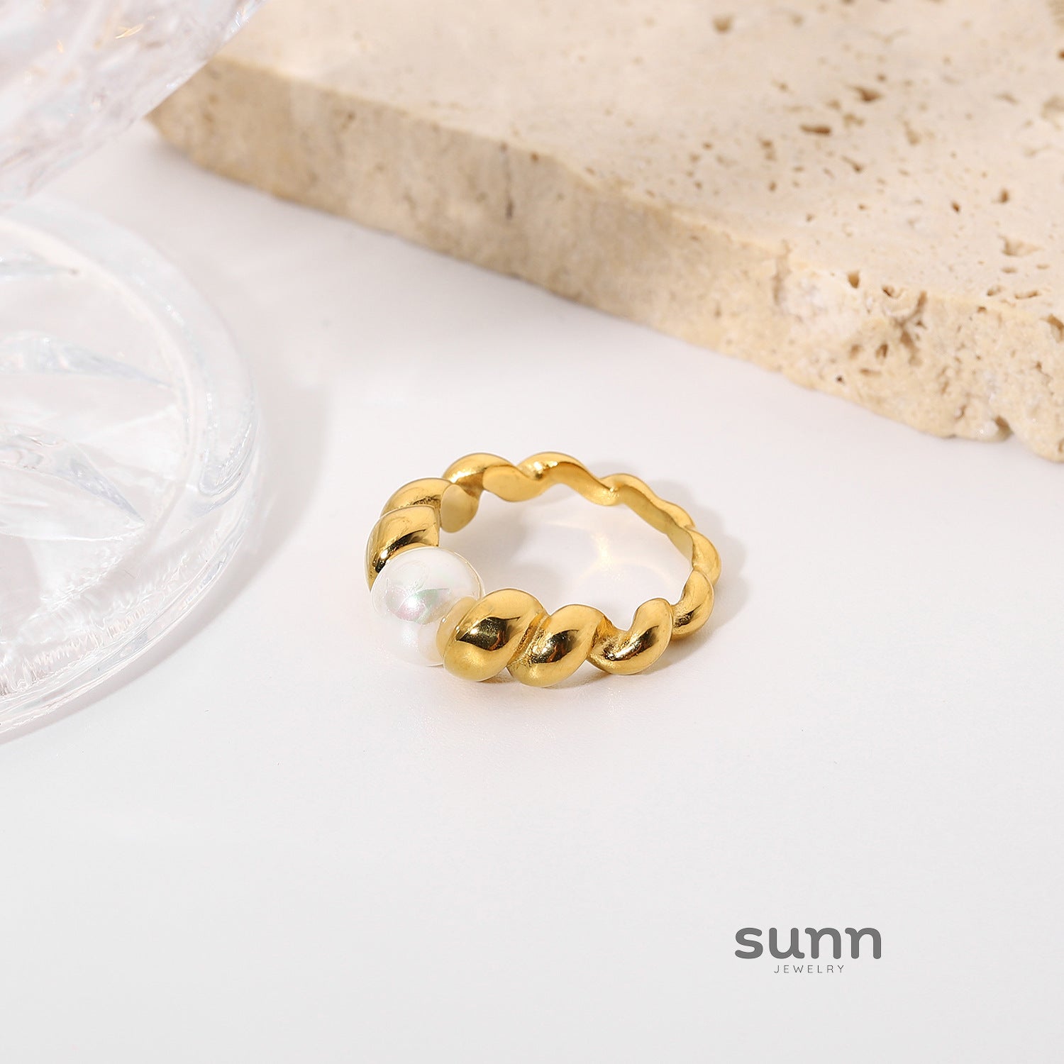 Nevaeh Twisted Gold Band Ring [QB50AI31]