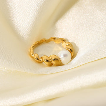 Nevaeh Twisted Gold Band Ring [77A9KUOG]