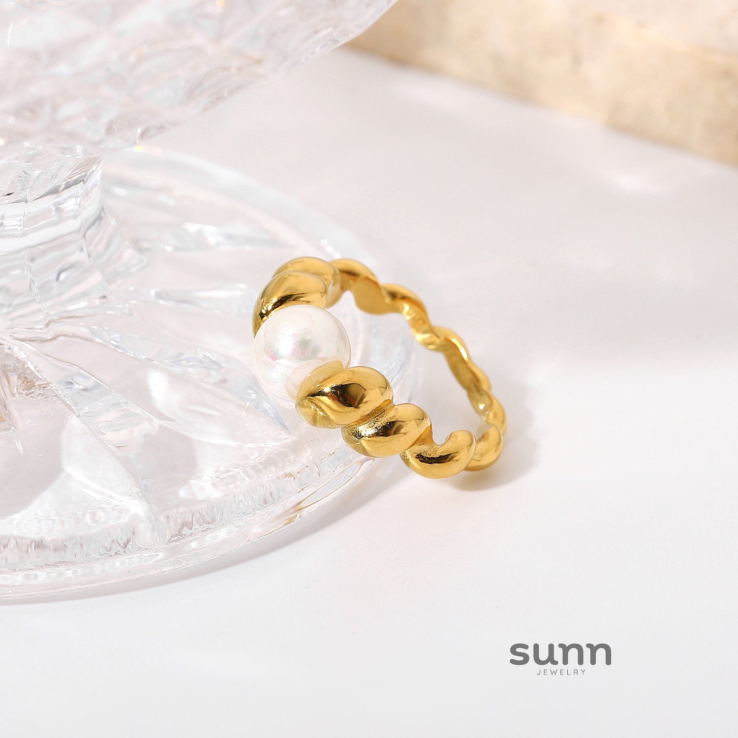 Nevaeh Twisted Gold Band Ring [4DAD57D7]