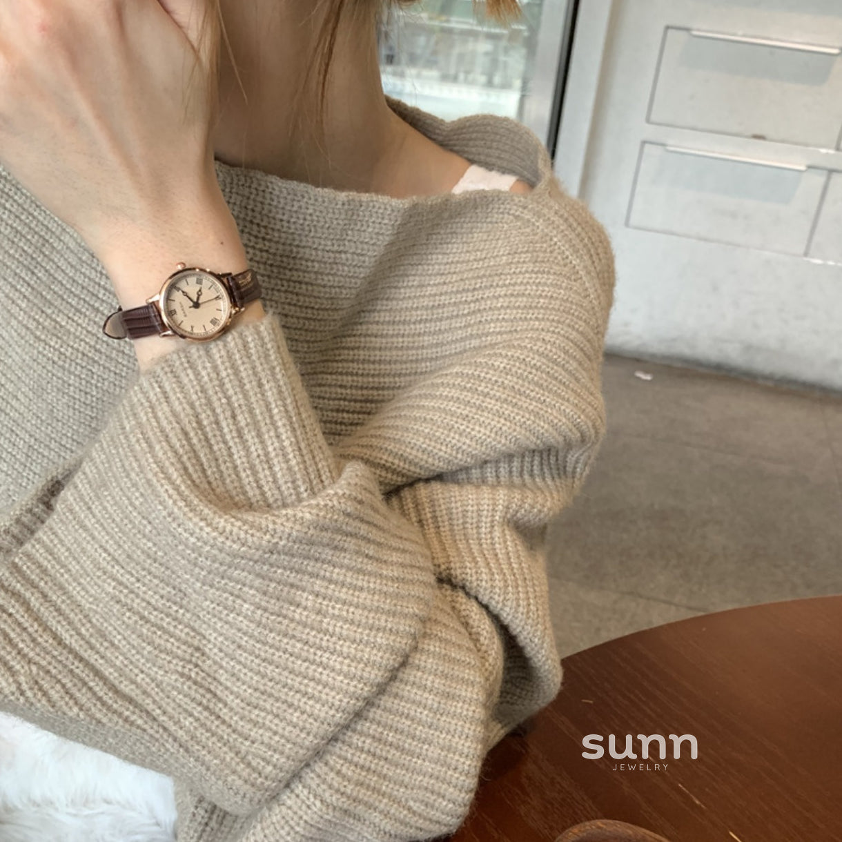 Neve Vintage Roman Watch [6NODH4KJ]